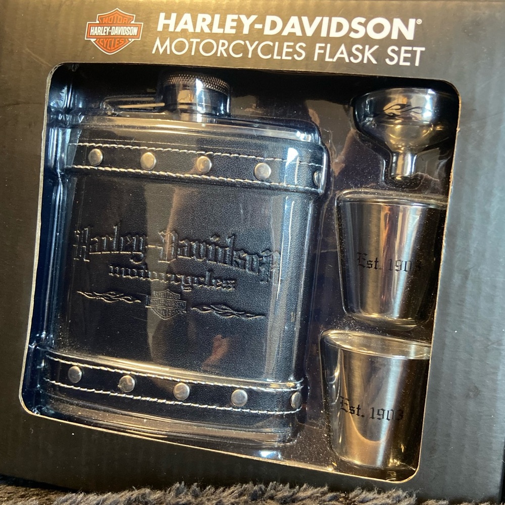 Harley-Davidson Flask, funnel and shot glass set